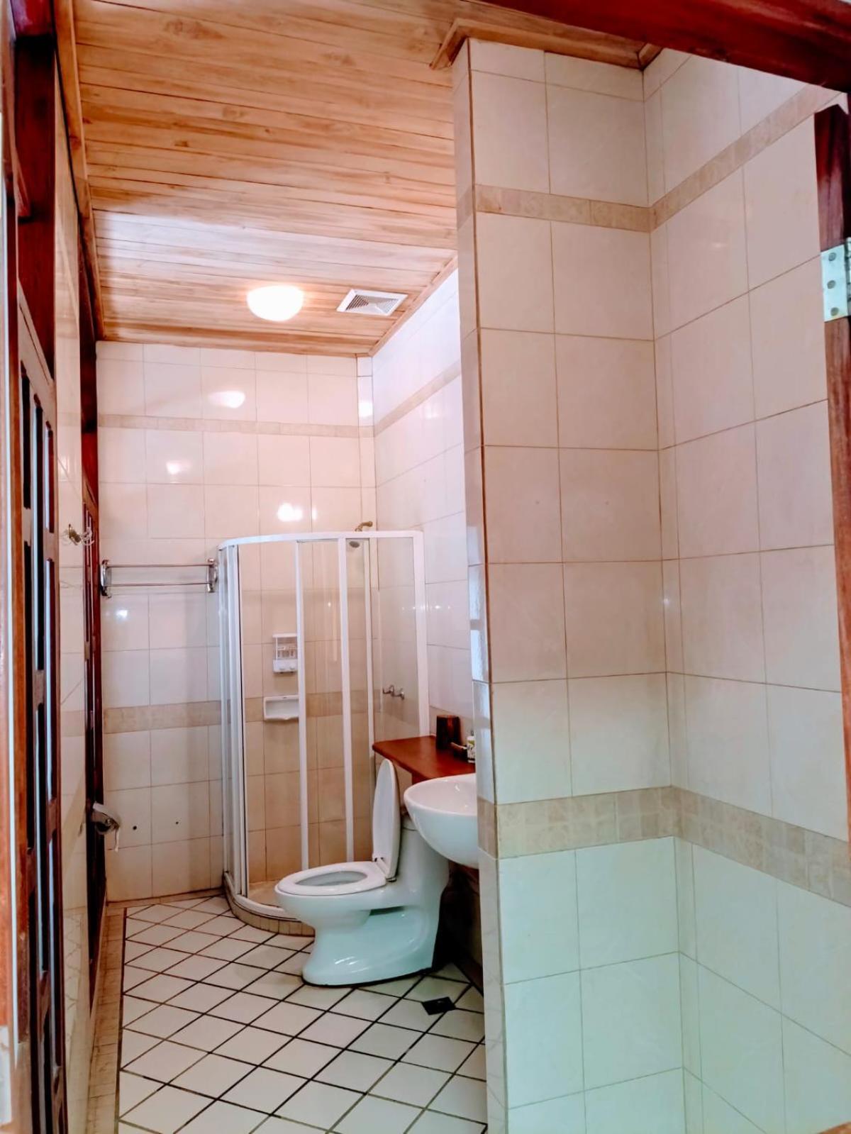 Ireenkevin Guesthouse ルアンパバーン エクステリア 写真
